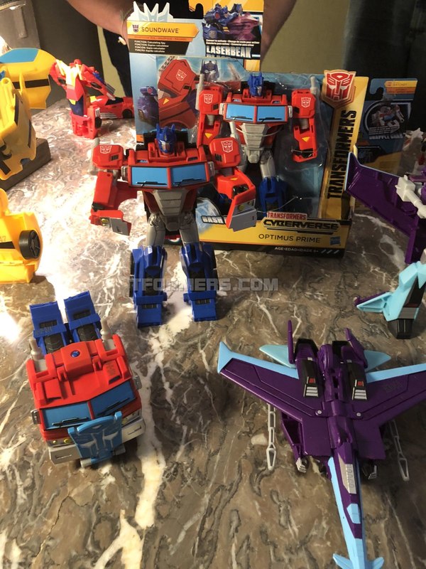 Transformers Siege War For Cybertron Preview Wave 1  (103 of 103)